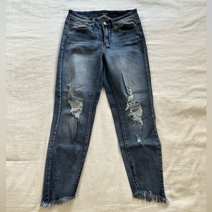 Kancan high rise lightly distressed skinny jeans size 28/9